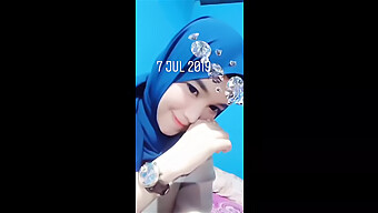 Live Streaming Gadis-Gadis Indonesia Dalam Tarian Seksi