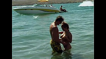 Film Completo Di Un Giovane Uomo Selvaggio E Bagnato Di 18 Anni