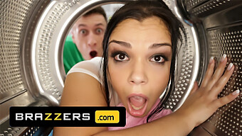 Sofia Lee Se Deja Follar El Culo Por El Novio De Su Compañera De Piso En Este Vídeo De Brazzers