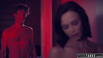 Emily Willis Et Emma Hix Ont Des Relations Sexuelles Intenses Et Érotiques