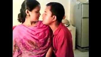 La Fête D'Un Couple Indien Fait Maison Sans Attaches