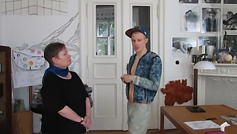 Transseksuel Twink Forfører Og Får Sin Røv Kneppet I Bdsm-Gruppescene