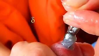 Cô Gái Xinh Đẹp Châu Âu Pia Cho Một Handjob Tuyệt Vời Và Chèn Một Cái Niệu Đạo