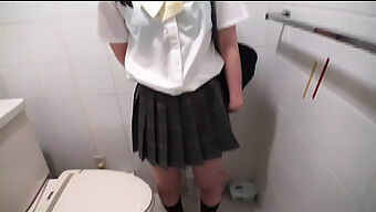 Oral Y Pov: Adolescente Japonesa Es Follada Y Se Masturba