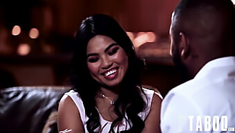 Aziatische Tiener Cindy Starfall En Grote Kont Dillon Cox Gaan Een Hete Trio Aan