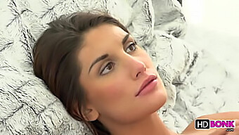 Velká Prsa August Ames Dostávají Drsné Zacházení