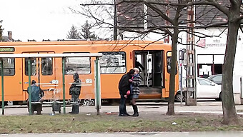 Oma Isabelles Valentinstag: Feiern Mit Küssen Und Muschi Lecken