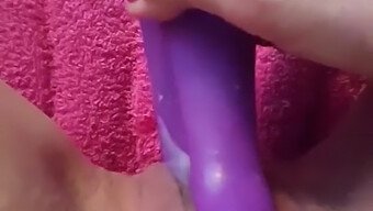 Europæisk Babe Leger Med En Vibrator I Hd-Video