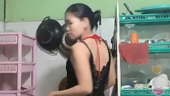 Xem Một Cô Gái Việt Nam Sexy Trên Live Me