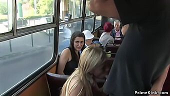 Loira Peituda Recebe Uma Gozada Facial Em Um Ônibus.