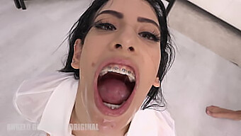 Seks Berkumpulan Dengan Penetrasi Berganda Dan Deepthroat Dengan Creampie Anal