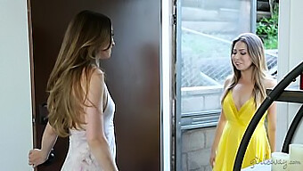 Melissa Moore E Capri Anderson Si Concedono Un Po' Di Leccate Naturali