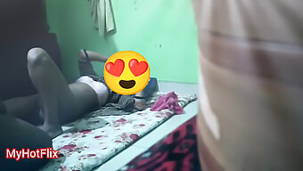 Teenager (18+) Bhabhi Fickt Ihre Muschi In Einem Erstaunlichen Versteckten Cam-Video