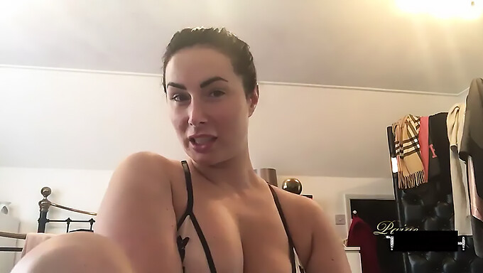 Il Grande Culo Di Paige Turnah Attira Un Po' Di Attenzione In Questo Video Fatto In Casa..