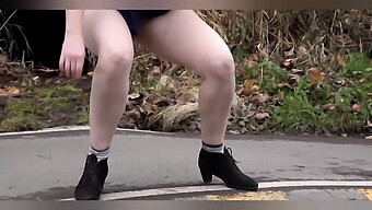 Girls Peeing In Public: Hairy And Natural