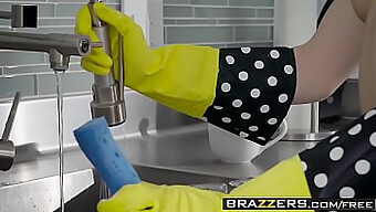 Brazzers Presenterer Historien Om En Kvinnes Seksuelle Oppvåkning