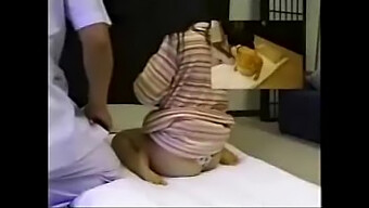 Cô Gái Massage Châu Á Thỏa Mãn Bản Thân Bằng Dương Vật Giả Trên Camera Ẩn