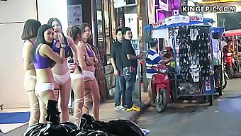 Một Gái Mại Dâm Châu Á Với Vòng Ngực To Ở Pattaya