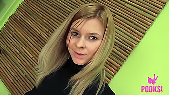 Ruská Blondýnka Elizabeth J Ukazuje Svou Přirozenou Krásu A Talent V Tomto Amatérském Videu