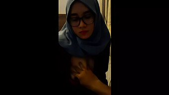 Homemade Handjob Video Of An Indonesian Girl With Hijab