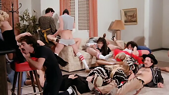 เซ็กซ์หมู่ใน Retro Orgy