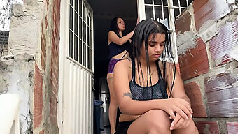 Adolescente Amadora Seduz Sua Meia-Irmã Neste Vídeo Quente.