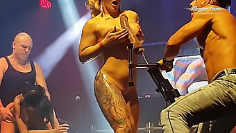 Morsomste Blowjob Og Dildolek På Festival