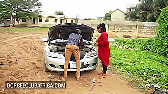 Une Beauté Noire Fait Une Fellation Brutale Et Se Fait Baiser Dans La Voiture